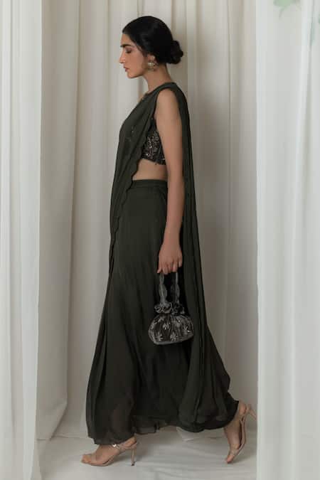 Lavanya Ahuja_Green Silk Velvet, Georgette, Satin Round Pre-draped Saree With Blouse _Online_at_Aza_Fashions