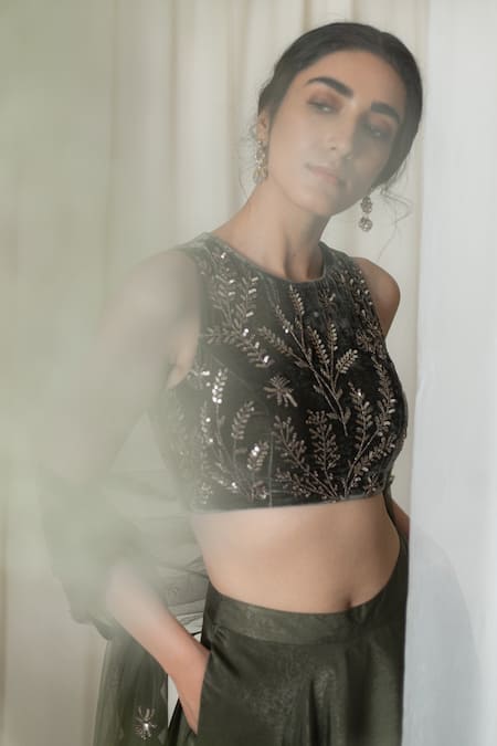 Buy_Lavanya Ahuja_Green Silk Velvet, Georgette, Satin Round Pre-draped Saree With Blouse _Online_at_Aza_Fashions