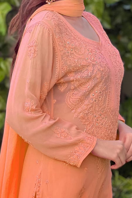Buy_LABEL AISHWARYRIKA_Peach Georgette Chikankari, Mukaish Notched Kurta _Online_at_Aza_Fashions