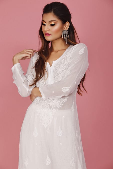 LABEL AISHWARYRIKA_White Chiffon, Georgette Chikankari Notched Kurta Set _Online_at_Aza_Fashions