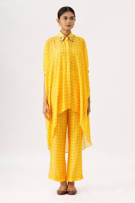 Buy_Label Anushree_Yellow Silk Spread Collar Bandhani Asymmetric Shirt Tunic And Pant Set  _Online_at_Aza_Fashions