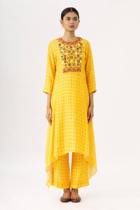 Buy_Label Anushree_Yellow Silk Round Bandhani Asymmetric Kurta And Pant Set _Online_at_Aza_Fashions