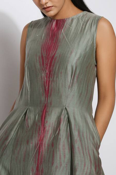 The Loom Art Green Chanderi Silk Shibori Dress at Aza Fashions The Loom Art_Green Chanderi Silk Shibori Dress _at_Aza_Fashions