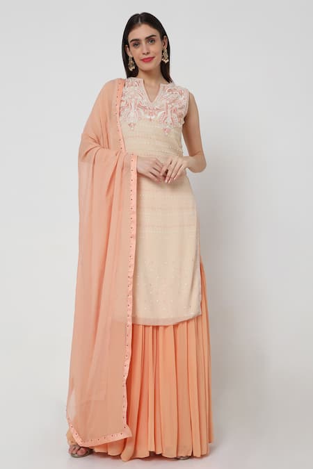 Labbada Embroidered Kurta Gharara Set 