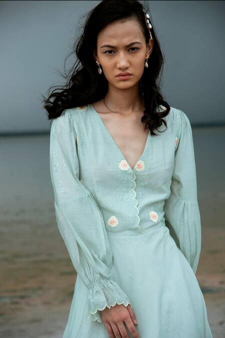 The Loom Art Green Chanderi Silk V Neck Dress at Aza Fashions The Loom Art_Green Chanderi Silk V Neck Dress _at_Aza_Fashions