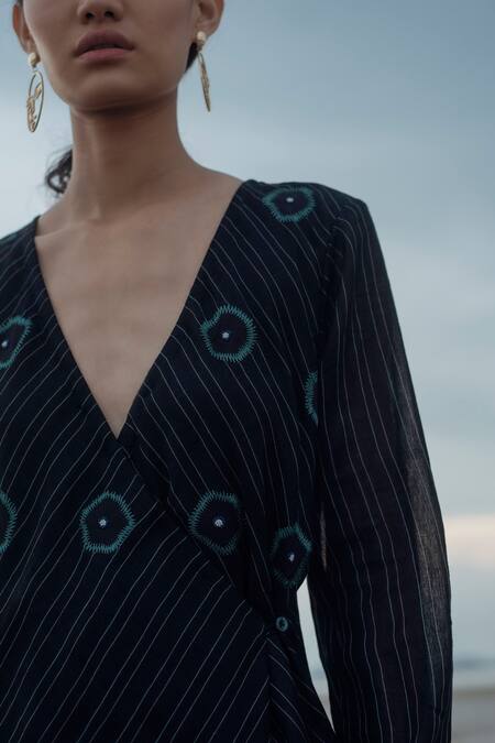 Buy The Loom Art Black Pure Handwoven Silk V Neck Dress Online at Aza Fashions Buy_The Loom Art_Black Pure Handwoven Silk V Neck Dress _Online_at_Aza_Fashions