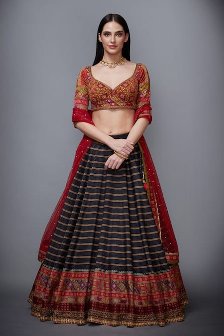 RI.Ritu Kumar Set | Women, Lehengas, Classic Lehengas, Black, Floral  Pattern, Lehenga: Viscose Chinon, V Neck, Cap | Black lehenga, Lehenga, Aza  fashion