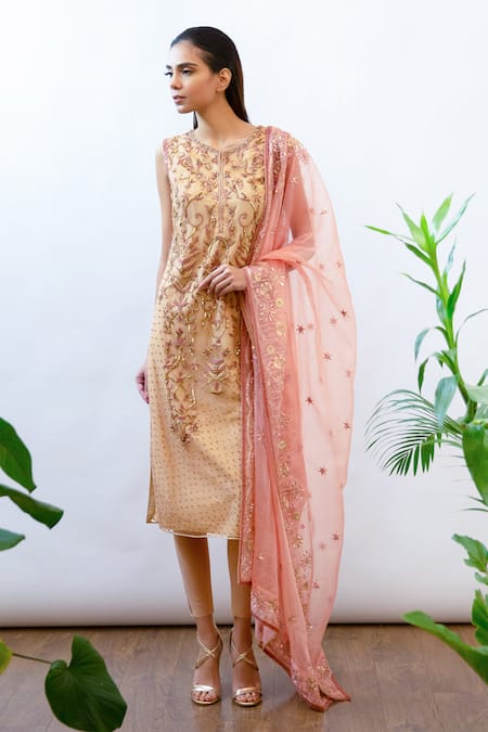 Labbada Embroidered Kurta Set 