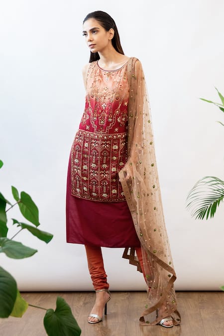 Labbada Maroon Kurta Organza Round Embroidered Set 