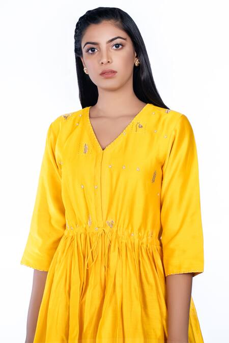 Deep Thee_Yellow Chanderi V Neck Kurta Set_Online_at_Aza_Fashions