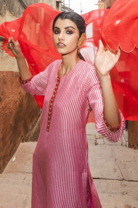 Label Earthen_Pink Organza Silk Round Kurta And Pant Set _Online_at_Aza_Fashions