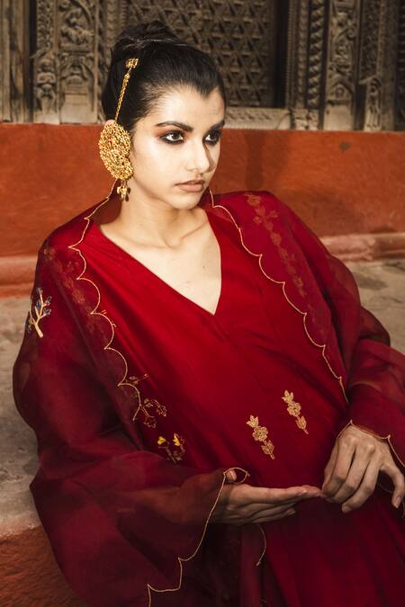 Shop Label Earthen Maroon Chanderi , Organza V Neck Kurta Sharara Set Online at Aza Fashions Shop_Label Earthen_Maroon Chanderi , Organza V Neck Kurta Sharara Set _Online_at_Aza_Fashions