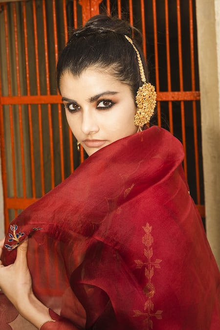 Label Earthen Maroon Chanderi , Organza V Neck Kurta Sharara Set at Aza Fashions Label Earthen_Maroon Chanderi , Organza V Neck Kurta Sharara Set _at_Aza_Fashions