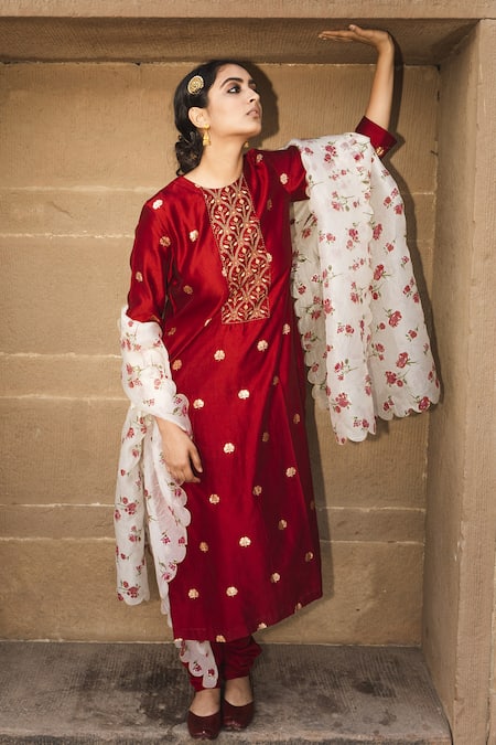 Shop Label Earthen Maroon Chanderi , Handwoven Banarasi Round Kurta Set at Aza Fashions Shop_Label Earthen_Maroon Chanderi , Handwoven Banarasi Round Kurta Set _at_Aza_Fashions