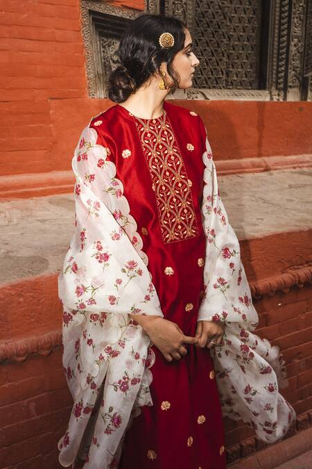 Label Earthen Maroon Chanderi , Handwoven Banarasi Round Kurta Set Online at Aza Fashions Label Earthen_Maroon Chanderi , Handwoven Banarasi Round Kurta Set _Online_at_Aza_Fashions