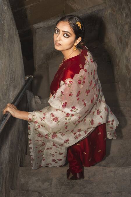 Buy Label Earthen Maroon Chanderi , Handwoven Banarasi Round Kurta Set Online at Aza Fashions Buy_Label Earthen_Maroon Chanderi , Handwoven Banarasi Round Kurta Set _Online_at_Aza_Fashions