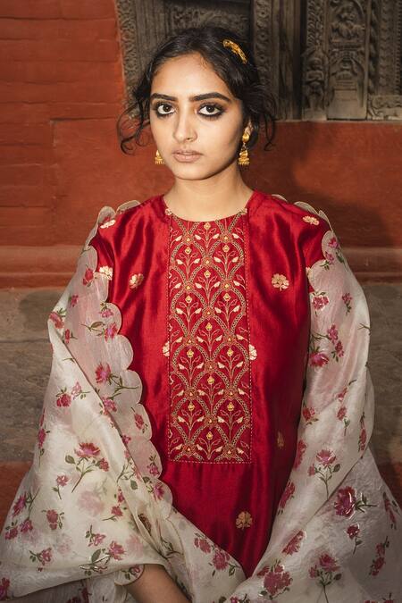 Shop Label Earthen Maroon Chanderi , Handwoven Banarasi Round Kurta Set Online at Aza Fashions Shop_Label Earthen_Maroon Chanderi , Handwoven Banarasi Round Kurta Set _Online_at_Aza_Fashions