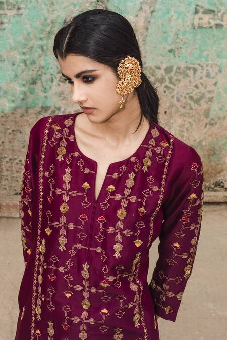 Label Earthen Maroon Chanderi Silk Round Kurta Set Online at Aza Fashions Label Earthen_Maroon Chanderi Silk Round Kurta Set _Online_at_Aza_Fashions