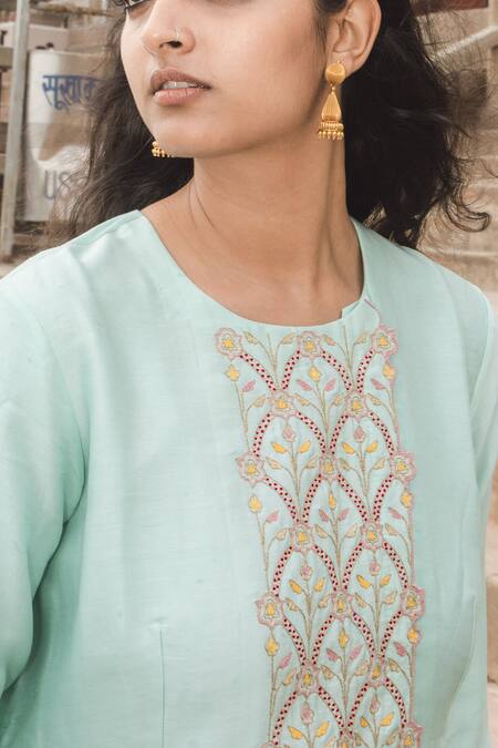 Shop Label Earthen Green Chanderi Silk Round Anarkali Set Online at Aza Fashions Shop_Label Earthen_Green Chanderi Silk Round Anarkali Set _Online_at_Aza_Fashions