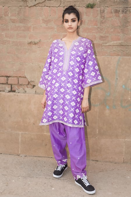 Label Earthen Purple Chanderi Silk V Neck Kurta Set 
