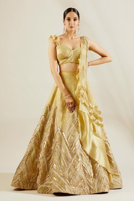 Adaara Couture Gold Raw Silk, Net Sweetheart Neck Embellished Bridal Lehenga Set Online at Aza Fashions Adaara Couture_Gold Raw Silk, Net Sweetheart Neck Embellished Bridal Lehenga Set _Online_at_Aza_Fashions