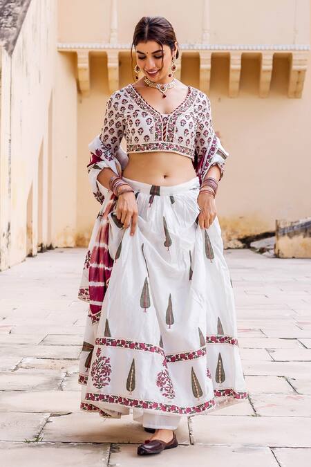 Buy Missprint White Chanderi Hand Block Printed Gota Patti, Moti Floral Lehenga Set Online at Aza Fashions Buy_Missprint_White Chanderi Hand Block Printed Gota Patti, Moti Floral Lehenga Set _Online_at_Aza_Fashions
