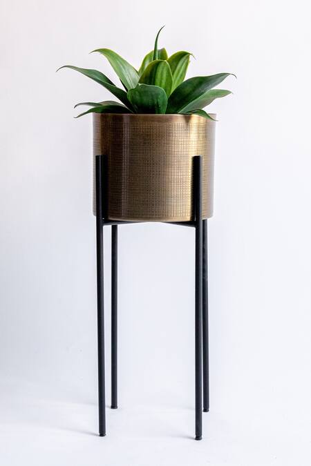 Logam Brown Aluminium Keffiyeh Planter Online at Aza Fashions Logam_Brown Aluminium Keffiyeh Planter_Online_at_Aza_Fashions