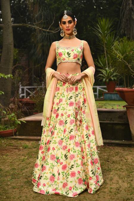 Here's How Parineeti Chopra Nailed The 'Sister Of The Bride Look' At The  #Nickyanka Wedding! | Indian wedding outfits, Bride clothes, Sister of the  bride dress