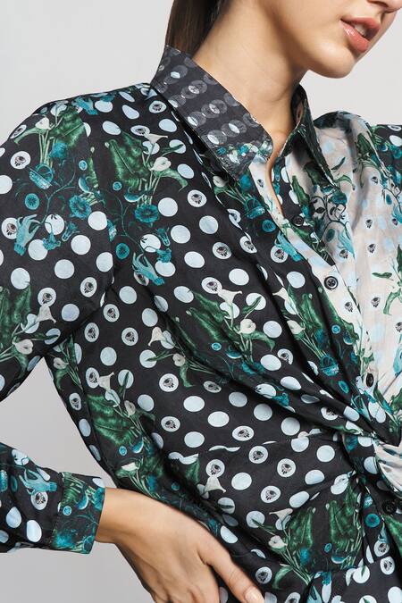 Shop Ekastories Black Cotton Split V-neck Lunar Print Twist Front Shirt And Pant Set Shop_Ekastories_Black Cotton Split V-neck Lunar Print Twist Front Shirt And Pant Set