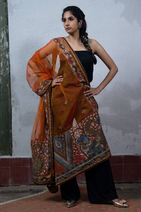Shop Latha Puttanna Orange Silk Embroidered Dupatta at Aza Fashions Shop_Latha Puttanna_Orange Silk Embroidered Dupatta _at_Aza_Fashions