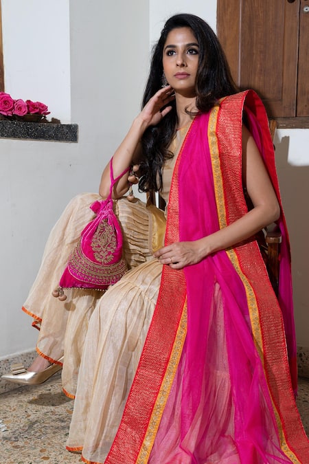 Latha Puttanna Pink Silk Embroidered Dupatta 