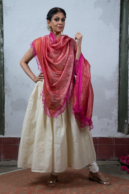 Shop Latha Puttanna Red Silk Embroidered Dupatta at Aza Fashions Shop_Latha Puttanna_Red Silk Embroidered Dupatta _at_Aza_Fashions