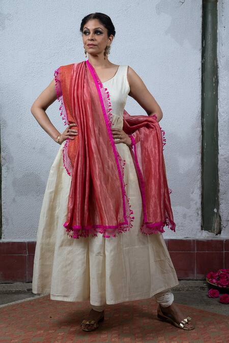 Buy Latha Puttanna Red Silk Embroidered Dupatta Online at Aza Fashions Buy_Latha Puttanna_Red Silk Embroidered Dupatta _Online_at_Aza_Fashions