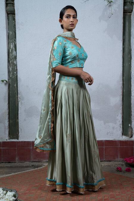 Latha Puttanna Grey Crepe V Neck Embroidered Lehenga Set Online at Aza Fashions Latha Puttanna_Grey Crepe V Neck Embroidered Lehenga Set _Online_at_Aza_Fashions