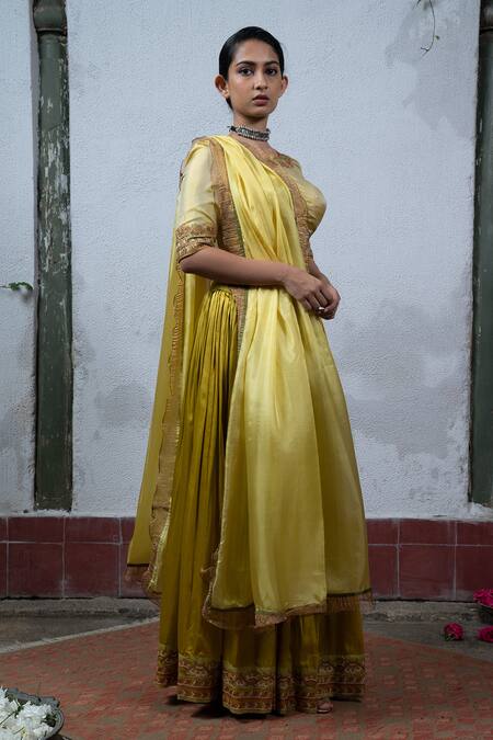 Latha Puttanna Yellow Silk Round Embroidered Lehenga Set Online at Aza Fashions Latha Puttanna_Yellow Silk Round Embroidered Lehenga Set _Online_at_Aza_Fashions