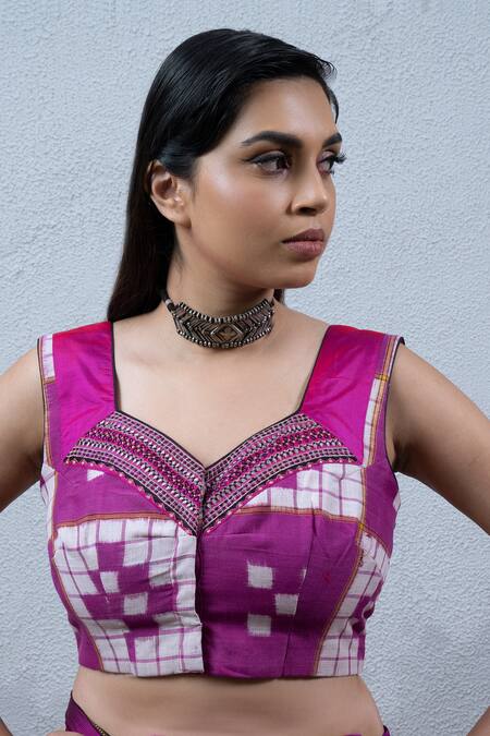 Buy_Latha Puttanna_Purple Chiffon V Neck Hand Block Printed Saree With Blouse _Online_at_Aza_Fashions
