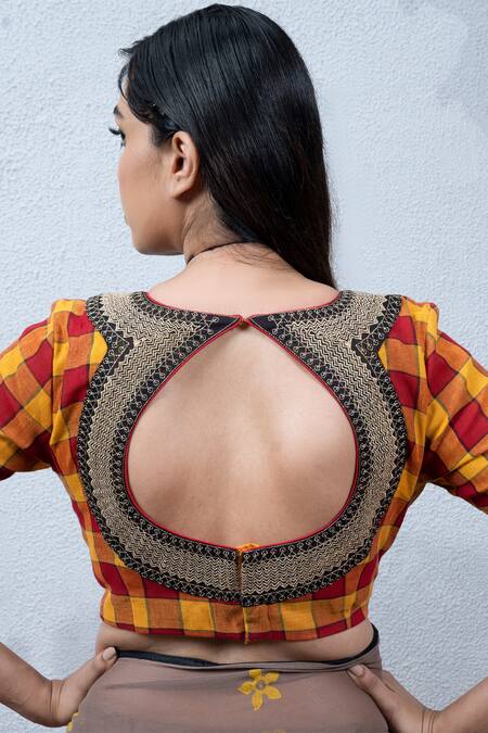 Latha Puttanna Grey Chiffon Round Hand Block Printed Saree With Blouse at Aza Fashions Latha Puttanna_Grey Chiffon Round Hand Block Printed Saree With Blouse_at_Aza_Fashions