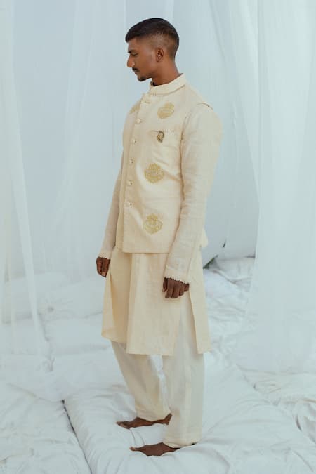 LATHA PUTTANNA_Beige Linen Bird Motifs Raaj Bundi And Kurta Set _Online_at_Aza_Fashions