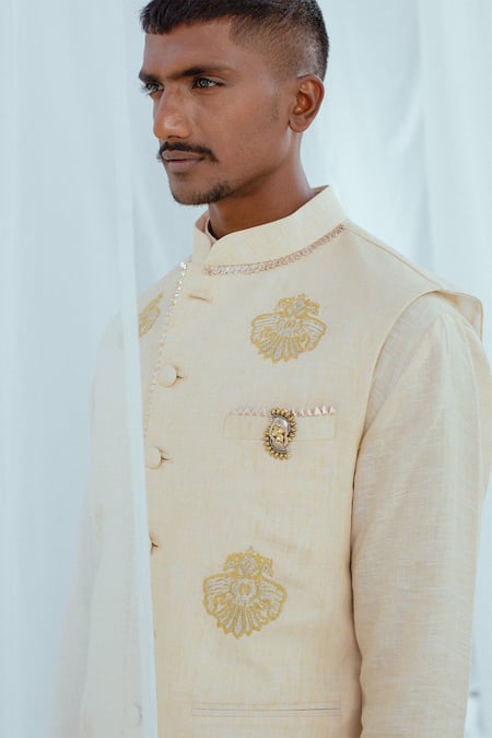 LATHA PUTTANNA_Beige Linen Bird Motifs Raaj Bundi And Kurta Set _at_Aza_Fashions