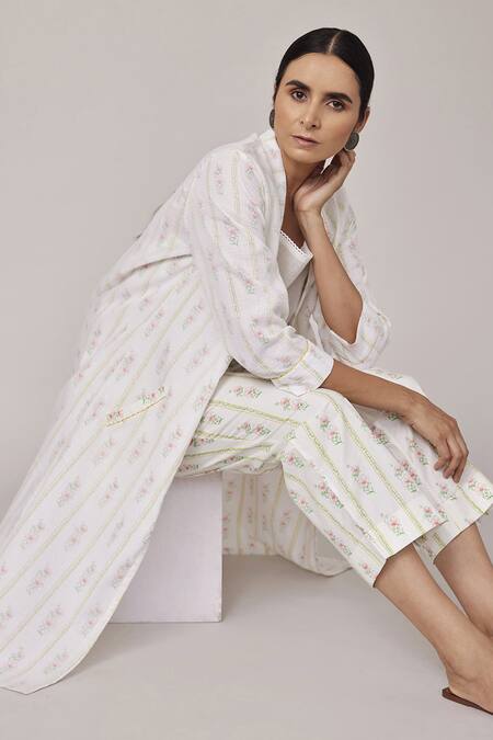 Pallavi Kandoi White 100% Cotton Floral Print Square Neck Jacket Pant Set Online at Aza Fashions Pallavi Kandoi_White 100% Cotton Floral Print Square Neck Jacket Pant Set _Online_at_Aza_Fashions