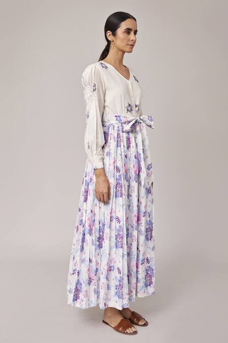 Pallavi Kandoi White 30% Silk, 70% Cotton Floral Print, Thread Embroidered Top And Skirt Set Online at Aza Fashions Pallavi Kandoi_White 30% Silk, 70% Cotton Floral Print, Thread Embroidered Top And Skirt Set _Online_at_Aza_Fashions