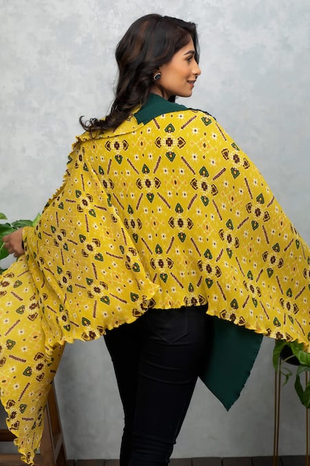 Shop Rhe-Ana Yellow Permanently Pleated Patola Print Open Neck Cape at Aza Fashions Shop_Rhe-Ana_Yellow Permanently Pleated Patola Print Open Neck Cape _at_Aza_Fashions