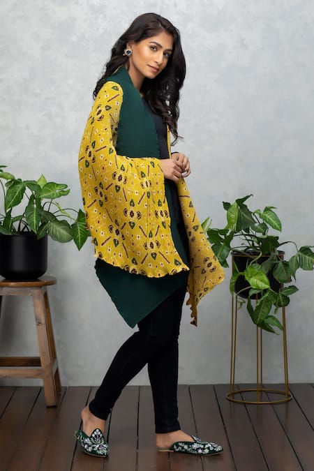 Rhe-Ana Yellow Permanently Pleated Patola Print Open Neck Cape Online at Aza Fashions Rhe-Ana_Yellow Permanently Pleated Patola Print Open Neck Cape _Online_at_Aza_Fashions