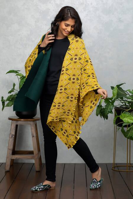 Buy Rhe-Ana Yellow Permanently Pleated Patola Print Open Neck Cape Online at Aza Fashions Buy_Rhe-Ana_Yellow Permanently Pleated Patola Print Open Neck Cape _Online_at_Aza_Fashions