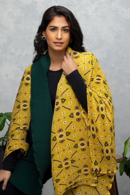 Shop Rhe-Ana Yellow Permanently Pleated Patola Print Open Neck Cape Online at Aza Fashions Shop_Rhe-Ana_Yellow Permanently Pleated Patola Print Open Neck Cape _Online_at_Aza_Fashions