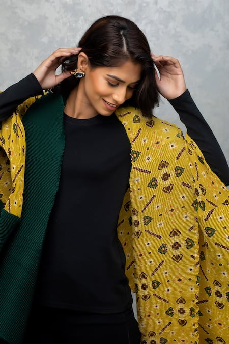 Rhe-Ana Yellow Permanently Pleated Patola Print Open Neck Cape at Aza Fashions Rhe-Ana_Yellow Permanently Pleated Patola Print Open Neck Cape _at_Aza_Fashions
