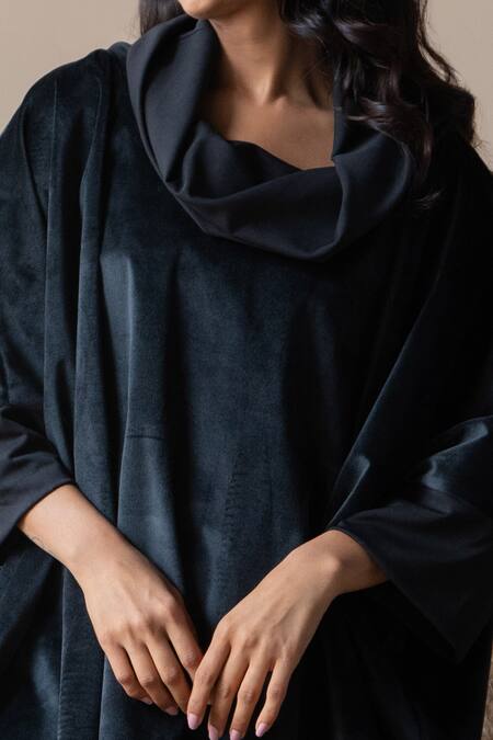 Rhe-Ana Black 100% Polyester Plain Cowl Neck Wallis Top And Joggers Set at Aza Fashions Rhe-Ana_Black 100% Polyester Plain Cowl Neck Wallis Top And Joggers Set _at_Aza_Fashions