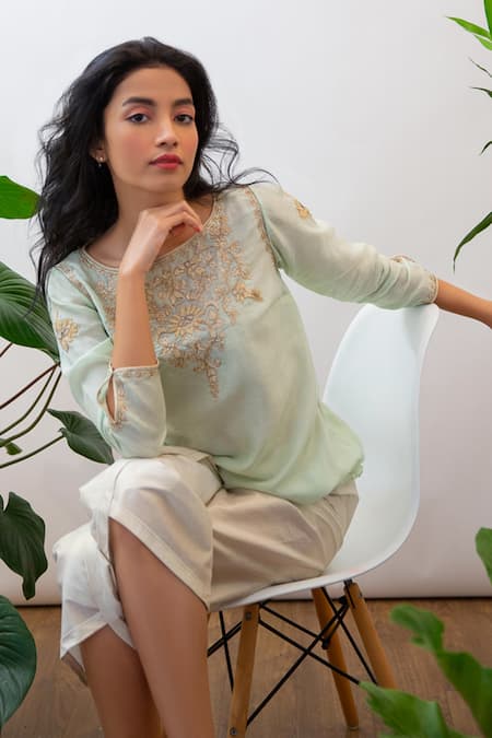 Labbada Floral Embroidered Top 