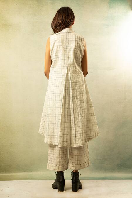 Shop Ibai White Handwoven Pure Cotton Muslin Straight Collar Printed Tunic at Aza Fashions Shop_Ibai_White Handwoven Pure Cotton Muslin Straight Collar Printed Tunic _at_Aza_Fashions