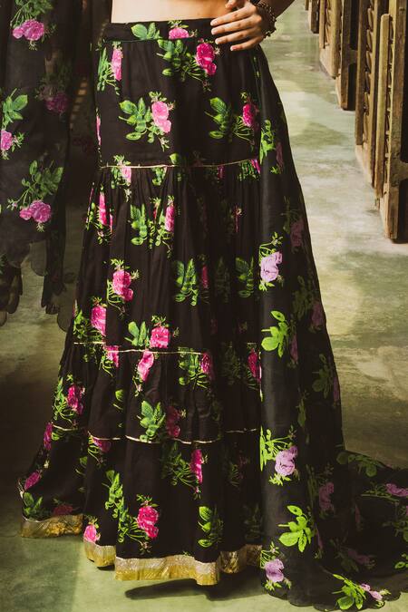 Label Earthen Black Chanderi, Cotton Mal, Organza Silk Sweetheart Neck Printed Lehenga Set at Aza Fashions Label Earthen_Black Chanderi, Cotton Mal, Organza Silk Sweetheart Neck Printed Lehenga Set _at_Aza_Fashions